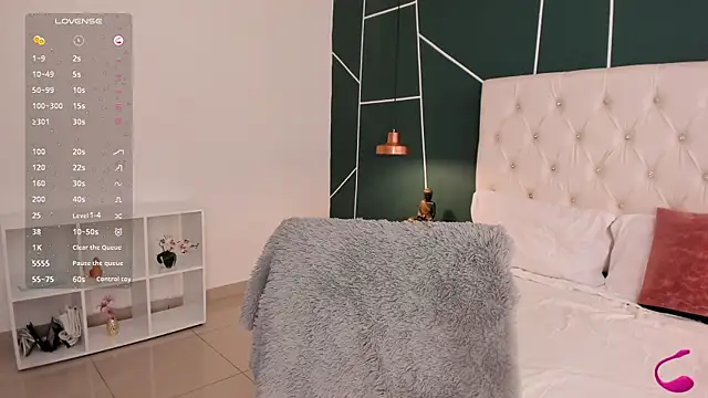 Veronicalanx1 online show from 10-28-25, 12:09