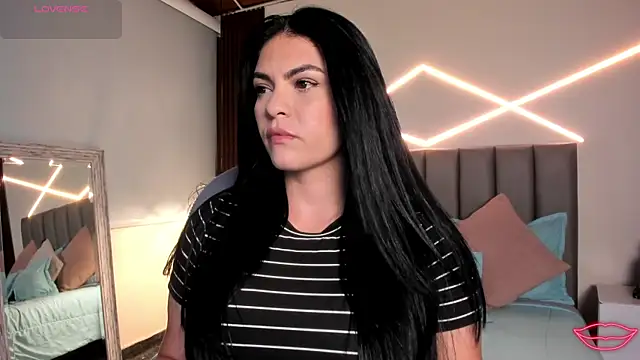 Snapshot of Veronicalanx1 chatting on 06-23-26, 04:21 Veronicalanx1 online show from 06-23-26, 04:21