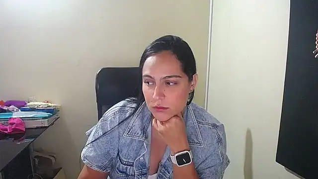 kendall 52 online show from 12-20-24, 01:43