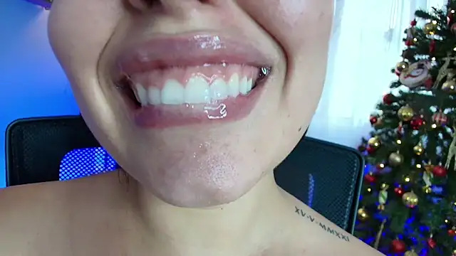 Snapshot of lisbet21x chatting on 12-20-24, 10:32 lisbet21x online show from 12-20-24, 10:32