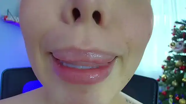 Snapshot of lisbet21x chatting on 12-30-24, 07:00 lisbet21x online show from 12-30-24, 07:00