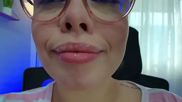 Snapshot of lisbet21x chatting on 02-07-25, 02:37 lisbet21x online show from 02-07-25, 02:37