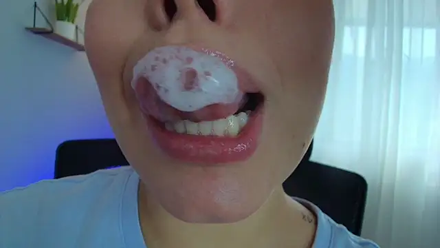 Snapshot of lisbet21x chatting on 02-21-25, 02:38 lisbet21x online show from 02-21-25, 02:38