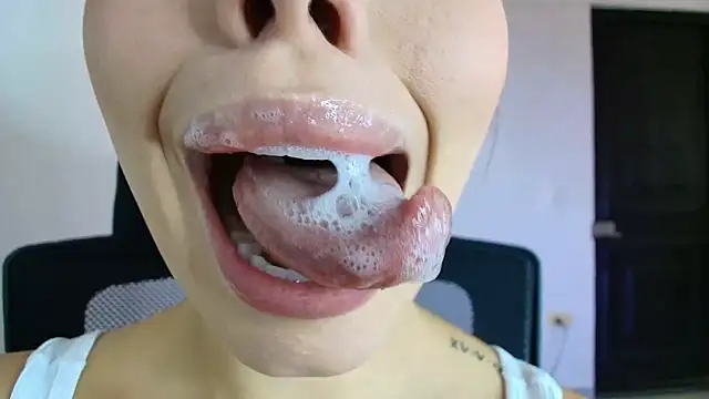 Snapshot of lisbet21x chatting on 09-27-25, 03:06 lisbet21x online show from 09-27-25, 03:06