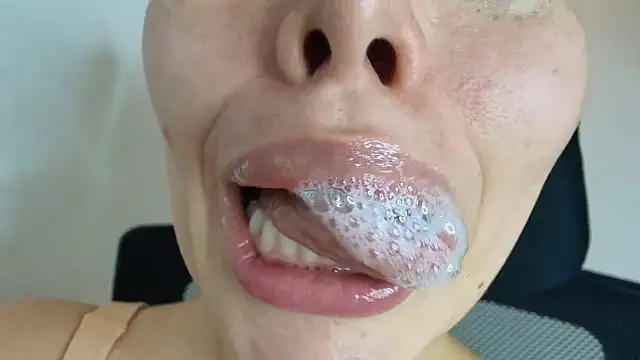 Snapshot of lisbet21x chatting on 09-29-25, 11:09 lisbet21x online show from 09-29-25, 11:09