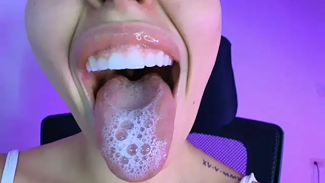 Snapshot of lisbet21x chatting on 10-30-25, 10:32 lisbet21x online show from 10-30-25, 10:32