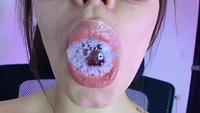 Snapshot of lisbet21x chatting on 11-24-25, 10:31 lisbet21x online show from 11-24-25, 10:31