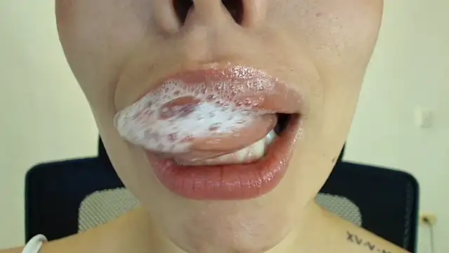 Snapshot of lisbet21x chatting on 11-29-25, 08:12 lisbet21x online show from 11-29-25, 08:12