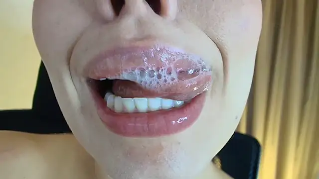 lisbet21x online show from 05-07-26, 10:04
