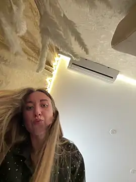 EvaCatt online show from 10-07-25, 02:42