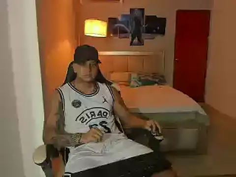 Snapshot of Jake_simons chatting on 12-13-24, 05:38 Jake simons online show from 12-13-24, 05:38