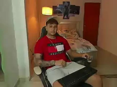 Snapshot of Jake_simons chatting on 12-18-24, 12:29 Jake simons online show from 12-18-24, 12:29