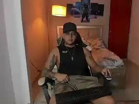 Snapshot of Jake_simons chatting on 12-20-24, 04:25 Jake simons online show from 12-20-24, 04:25