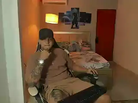 Snapshot of Jake_simons chatting on 12-23-24, 04:22 Jake simons online show from 12-23-24, 04:22