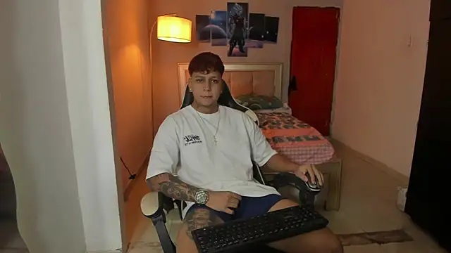 Snapshot of Jake_simons chatting on 12-28-24, 10:36 Jake simons online show from 12-28-24, 10:36