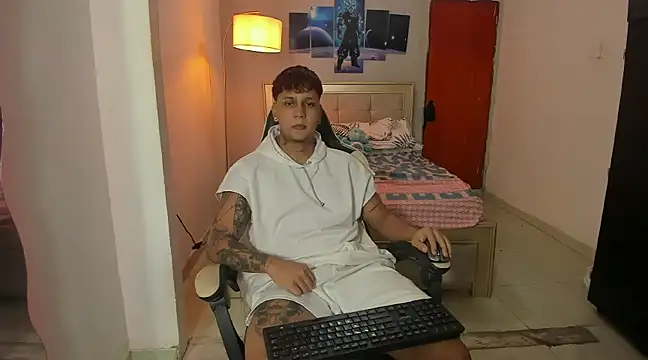 Snapshot of Jake_simons chatting on 12-29-24, 02:27 Jake simons online show from 12-29-24, 02:27