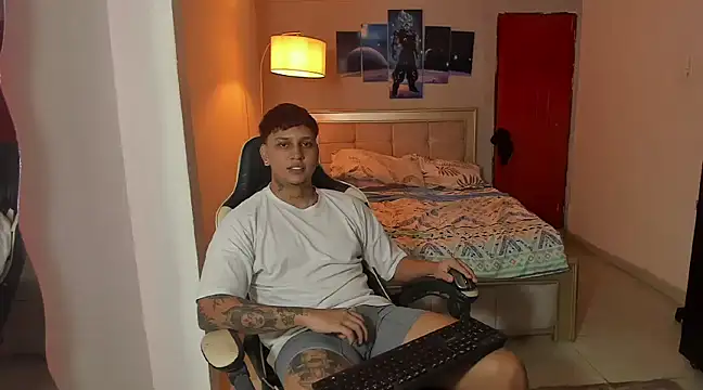 Snapshot of Jake_simons chatting on 01-07-25, 04:39 Jake simons online show from 01-07-25, 04:39