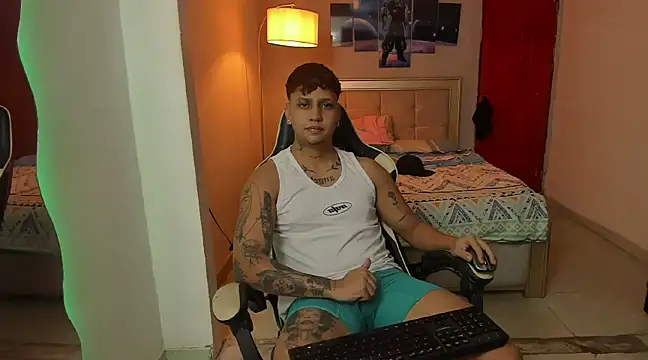 Snapshot of Jake_simons chatting on 01-13-25, 06:16 Jake simons online show from 01-13-25, 06:16