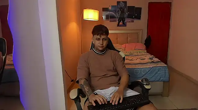 Snapshot of Jake_simons chatting on 01-14-25, 01:15 Jake simons online show from 01-14-25, 01:15