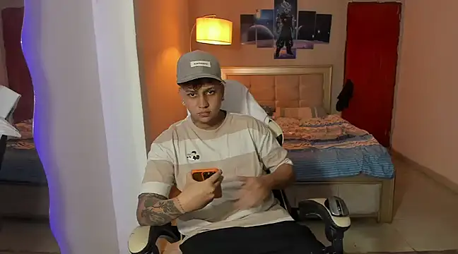 Snapshot of Jake_simons chatting on 01-17-25, 02:39 Jake simons online show from 01-17-25, 02:39