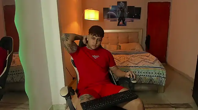 Snapshot of Jake_simons chatting on 01-26-25, 01:25 Jake simons online show from 01-26-25, 01:25