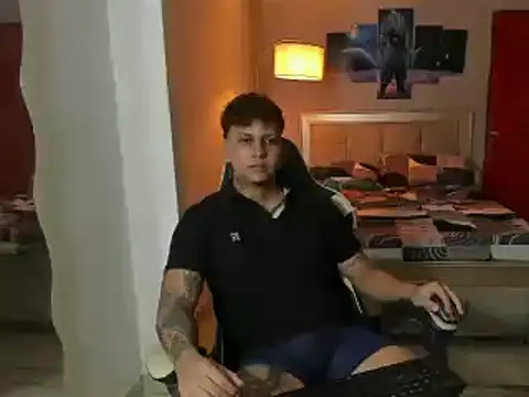 Snapshot of Jake_simons chatting on 02-15-25, 03:31 Jake simons online show from 02-15-25, 03:31