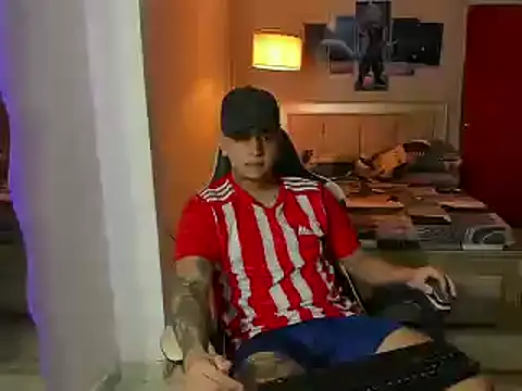 Snapshot of Jake_simons chatting on 02-15-25, 10:10 Jake simons online show from 02-15-25, 10:10