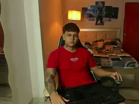 Snapshot of Jake_simons chatting on 02-18-25, 02:49 Jake simons online show from 02-18-25, 02:49