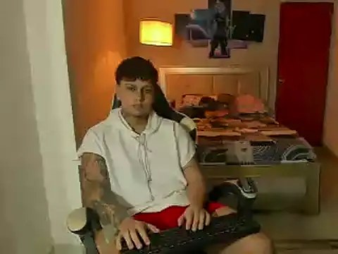 Snapshot of Jake_simons chatting on 02-18-25, 11:52 Jake simons online show from 02-18-25, 11:52