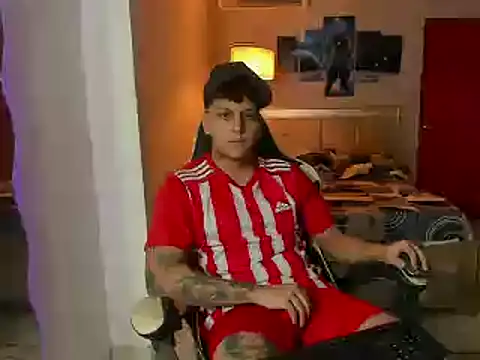 Snapshot of Jake_simons chatting on 02-21-25, 01:22 Jake simons online show from 02-21-25, 01:22