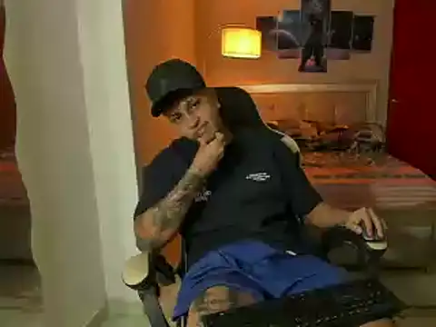 Snapshot of Jake_simons chatting on 02-26-25, 04:03 Jake simons online show from 02-26-25, 04:03