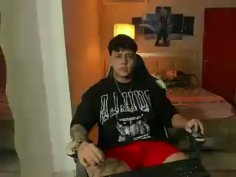 Snapshot of Jake_simons chatting on 02-27-25, 03:04 Jake simons online show from 02-27-25, 03:04