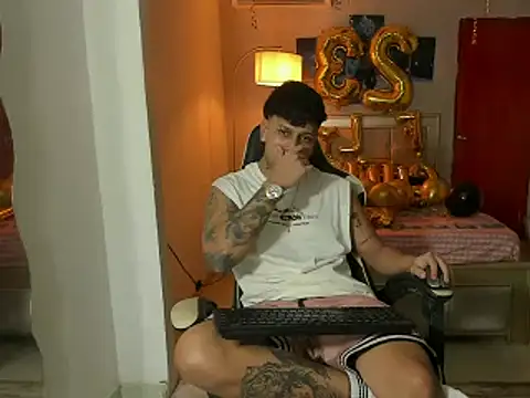 Snapshot of Jake_simons chatting on 02-27-25, 11:04 Jake simons online show from 02-27-25, 11:04