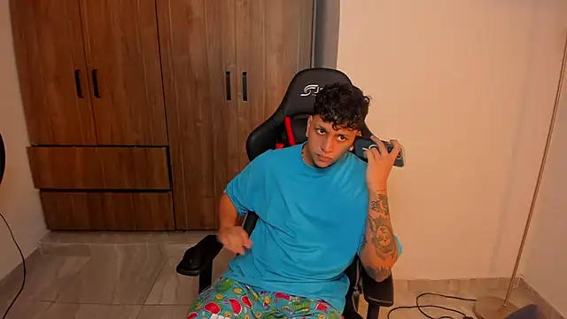 Snapshot of Jake_simons chatting on 09-13-25, 01:05 Jake simons online show from 09-13-25, 01:05