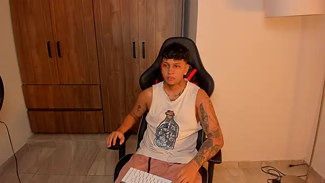 Snapshot of Jake_simons chatting on 09-15-25, 02:00 Jake simons online show from 09-15-25, 02:00