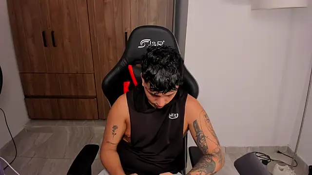 Snapshot of Jake_simons chatting on 09-28-25, 02:28 Jake simons online show from 09-28-25, 02:28