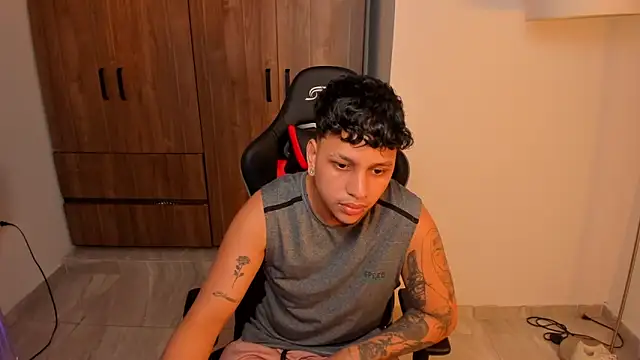 Snapshot of Jake_simons chatting on 10-01-25, 03:01 Jake simons online show from 10-01-25, 03:01