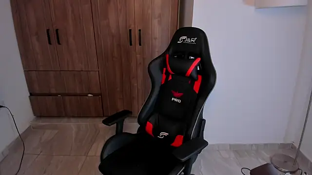 Snapshot of Jake_simons chatting on 11-17-25, 02:06 Jake simons online show from 11-17-25, 02:06