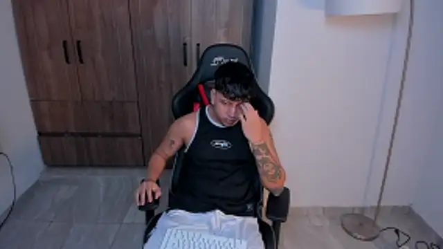 Snapshot of Jake_simons chatting on 11-21-25, 07:12 Jake simons online show from 11-21-25, 07:12