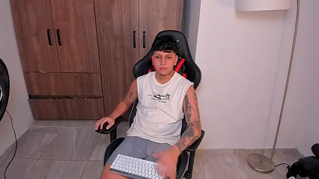 Snapshot of Jake_simons chatting on 11-27-25, 11:23 Jake simons online show from 11-27-25, 11:23