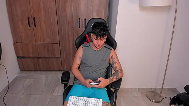 Snapshot of Jake_simons chatting on 11-28-25, 11:02 Jake simons online show from 11-28-25, 11:02