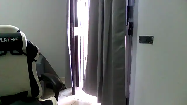 Snapshot of simoninside25 chatting on 09-16-25, 03:13 simoninside25 online show from 09-16-25, 03:13