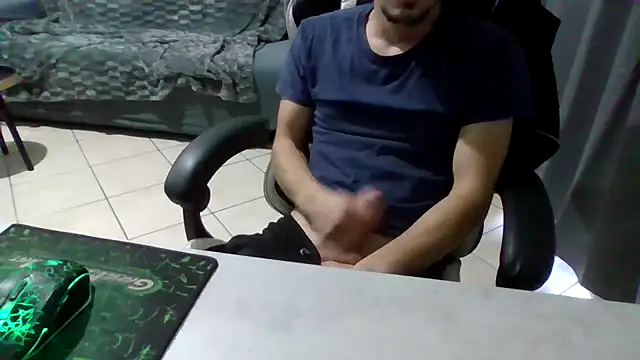 Snapshot of simoninside25 chatting on 10-11-25, 02:15 simoninside25 online show from 10-11-25, 02:15