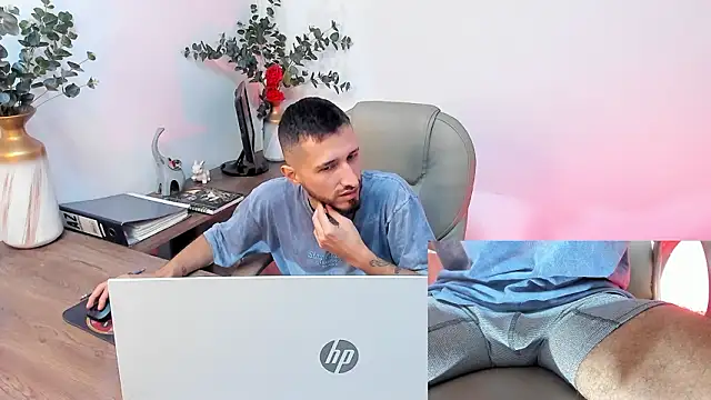 Snapshot of sam_bisex chatting on 02-25-26, 03:05 sam bisex online show from 02-25-26, 03:05