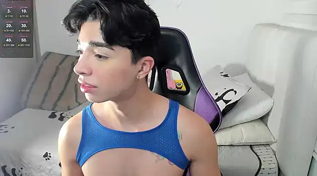 Snapshot of santy7v7 chatting on 02-06-25, 01:21 santy7v7 online show from 02-06-25, 01:21