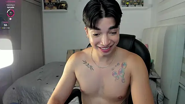 Snapshot of santy7v7 chatting on 11-27-25, 01:24 santy7v7 online show from 11-27-25, 01:24