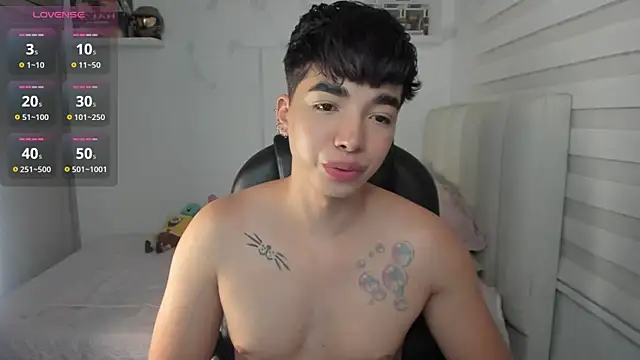 Snapshot of santy7v7 chatting on 06-27-26, 01:28 santy7v7 online show from 06-27-26, 01:28