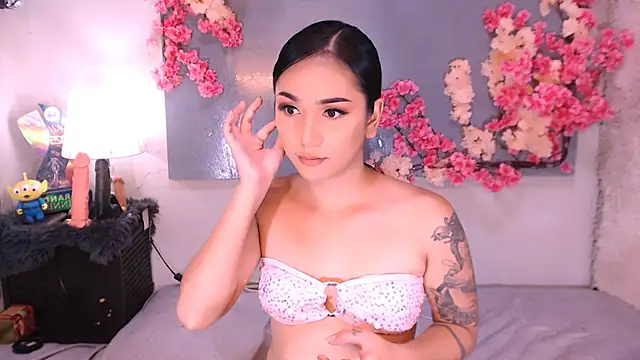 Snapshot of Oriental_Tiara chatting on 10-06-25, 06:11 Oriental Tiara online show from 10-06-25, 06:11