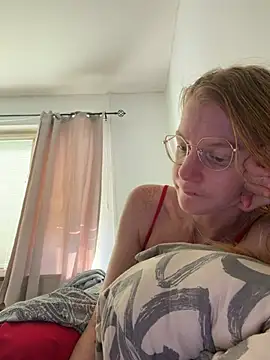 Snapshot of jannis1992 chatting on 05-04-26, 02:24 jannis1992 online show from 05-04-26, 02:24