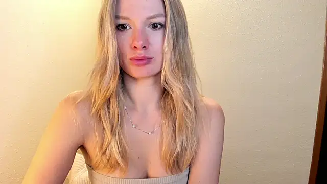 Snapshot of Annloveyou chatting on 12-15-24, 11:42 Annloveyou online show from 12-15-24, 11:42